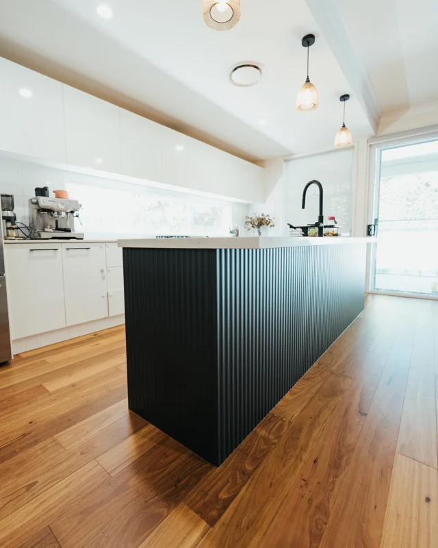 Just Wrapped this beautiful project up– Premium Flooring, Seamless Result 👌

Australian Classic – Tallowwood
Type: Australian Hardwood Engineered Timber Flooring
Surface Finish: Smooth
Thickness: 14/3mm
Size: 1820 x 136mm, 2100 x 136mm

#lkvflooring #timberflooring #floorinstallation #tallowwood #australianhardwood #renovationproject